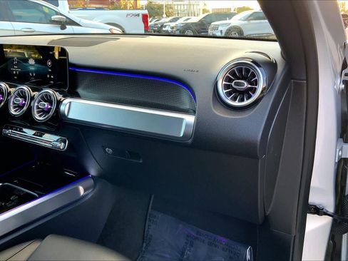 Used 2021 Mercedes-Benz GLB 250 4MATIC image 19