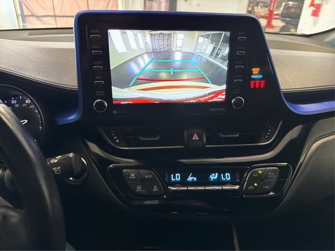Used 2021 Toyota C-HR XLE FWD image 26