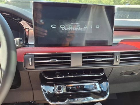 New 2025 Lincoln Corsair Grand Touring image 16