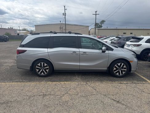 Certified 2025 Honda Odyssey EX-L image 4