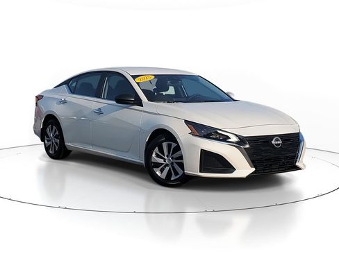 Used 2025 Nissan Altima 2.5 S image 1