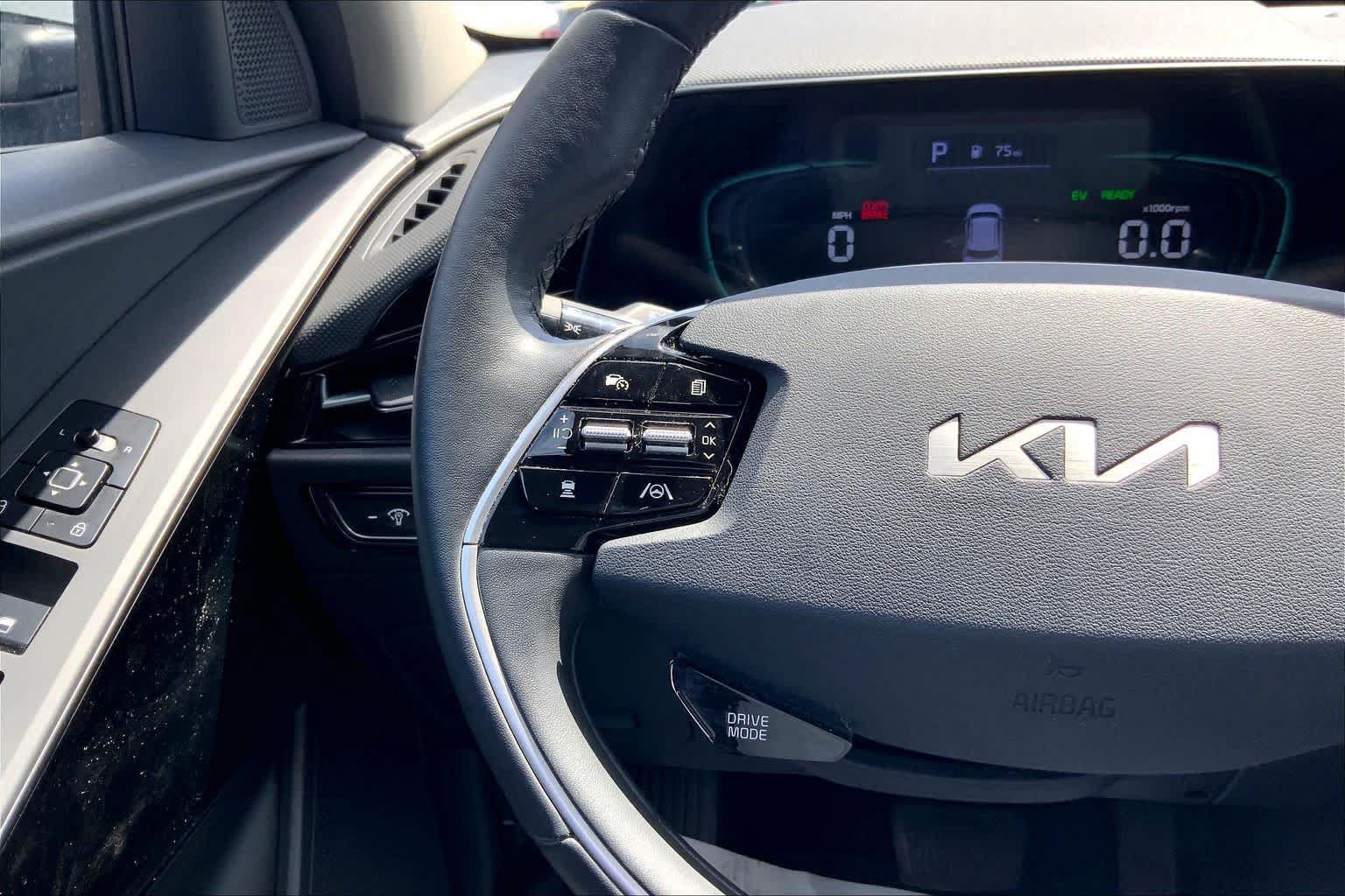 Used 2023 Kia Niro EX FWD image 24