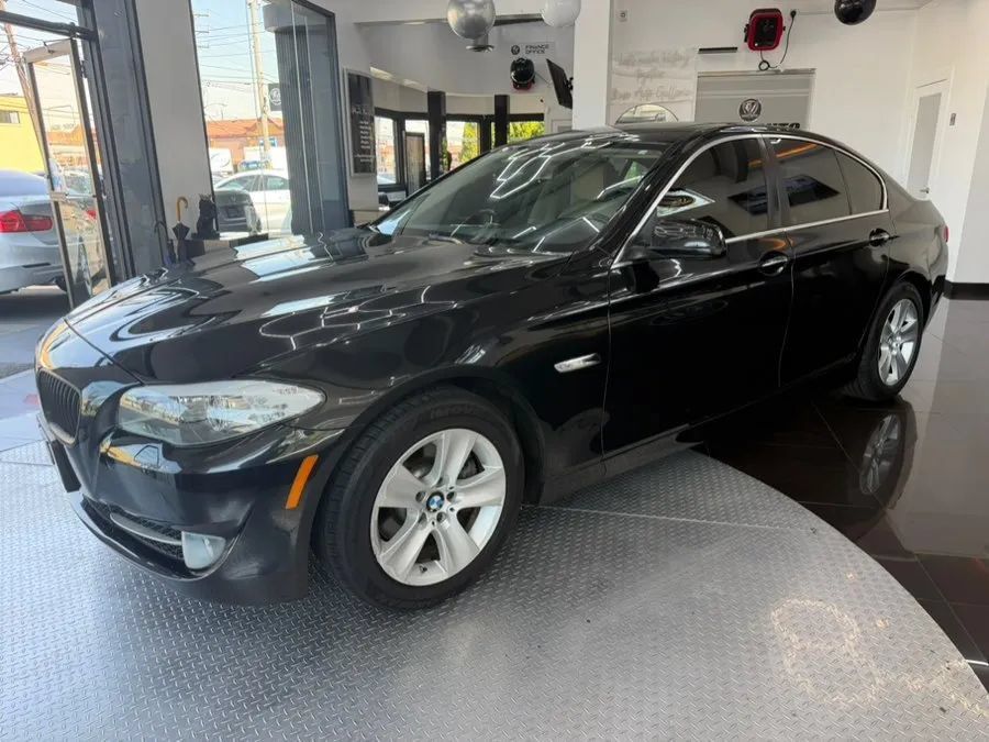 Used 2013 BMW 528i xDrive Sedan AWD/4WD image 2