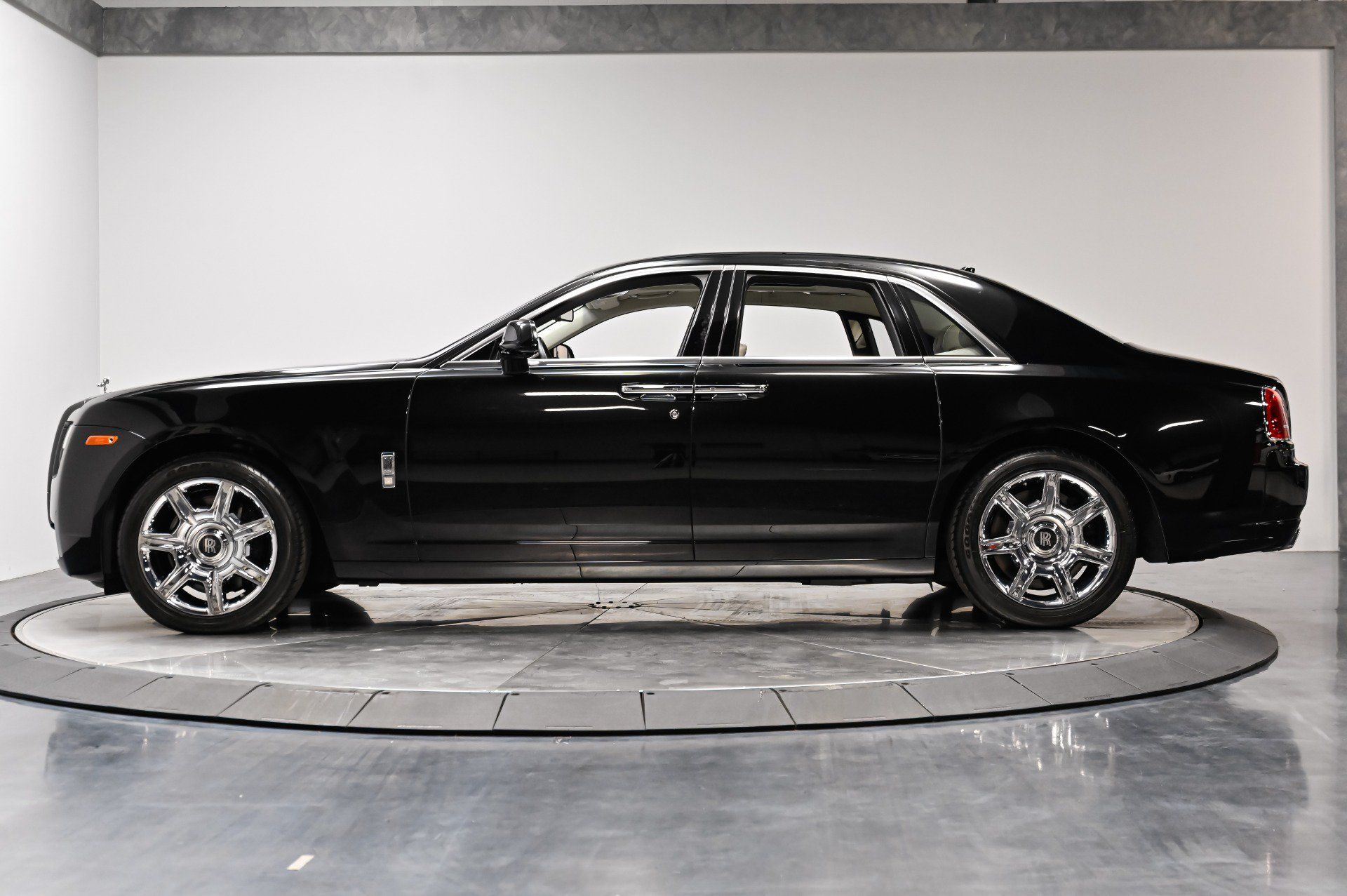 Used 2012 Rolls-Royce Ghost RWD image 54