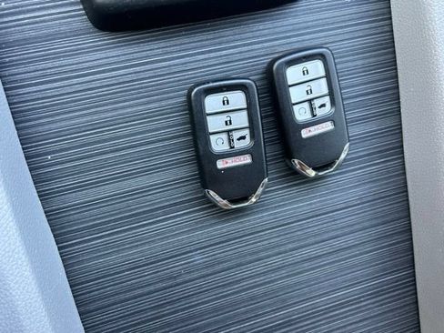 Used 2017 Honda Pilot Touring image 28