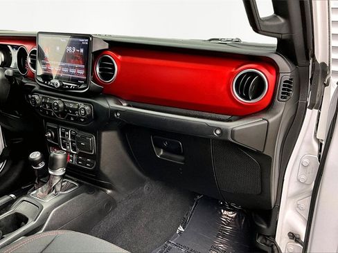 Used 2021 Jeep Gladiator Rubicon w/ Cold Weather Group image 17