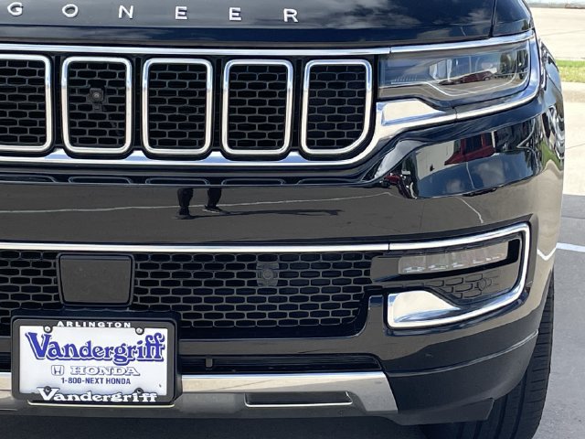 Used 2023 Jeep Wagoneer Series III w/ Premium Group I AWD/4WD image 7