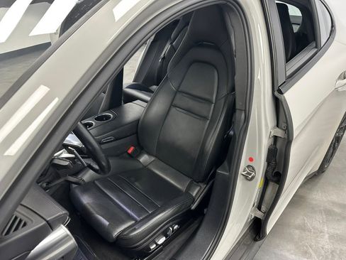 Used 2018 Porsche Panamera 4S image 43