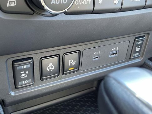 Used 2024 Nissan Frontier SL w/ Technology Package image 25