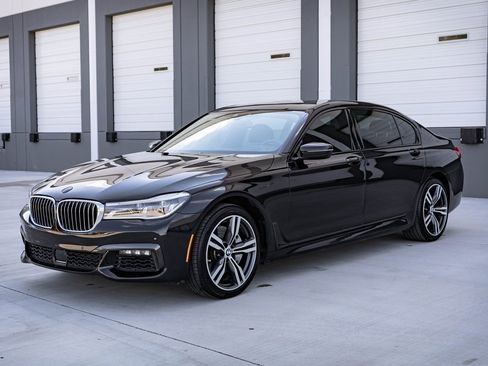 Used 2019 BMW 750i xDrive w/ Executive Package image 5