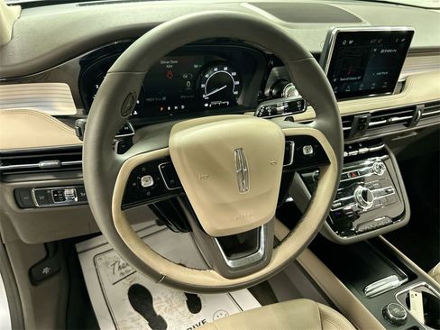 Used 2022 Lincoln Corsair AWD w/ Equipment Group 101A image 4