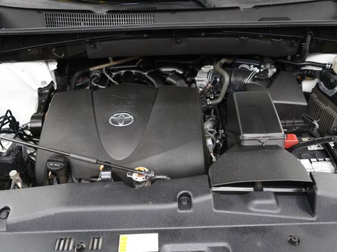 Used 2019 Toyota Highlander Limited Platinum AWD/4WD image 31