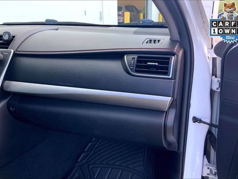 Used 2015 Toyota Camry SE FWD image 14