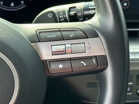 Used 2025 Hyundai Kona SEL image 24