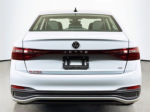 New 2025 Volkswagen Jetta SE image 4