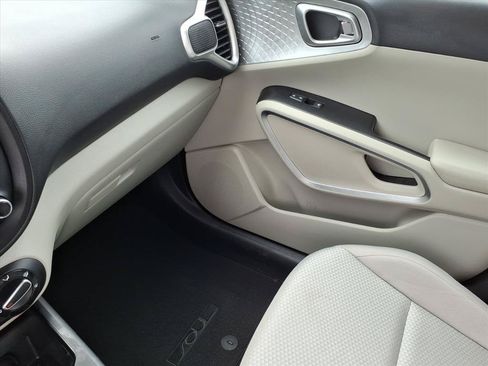 Used 2025 Kia Soul LX w/ LX Technology Package FWD image 26