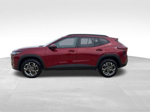 Certified 2025 Chevrolet Trax LT FWD image 3