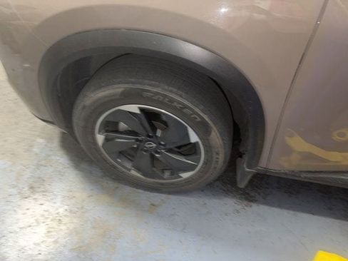 Used 2024 Nissan Rogue SV image 17