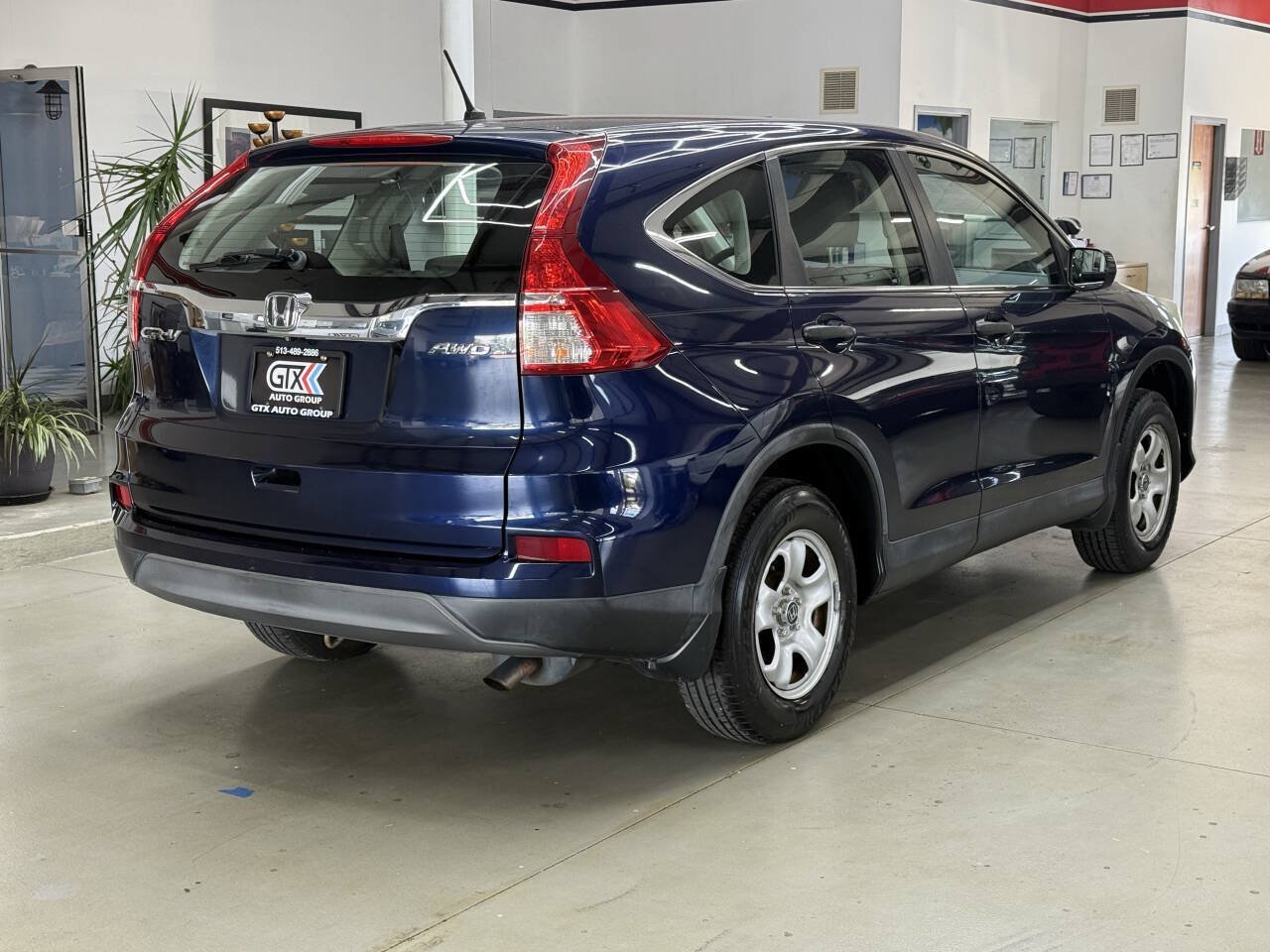 Used 2015 Honda CR-V LX image 2