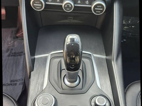 Used 2019 Alfa Romeo Giulia w/ Nero Edizione RWD image 21