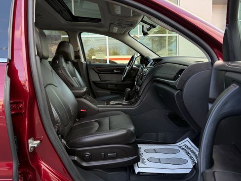 Used 2017 Chevrolet Traverse LT image 21