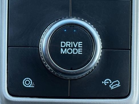 Used 2022 Ford Explorer XLT w/ Equipment Group 202A image 23