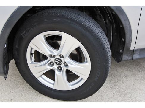 Used 2015 Toyota RAV4 LE FWD image 27