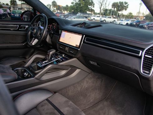 Used 2021 Porsche Cayenne GTS image 29
