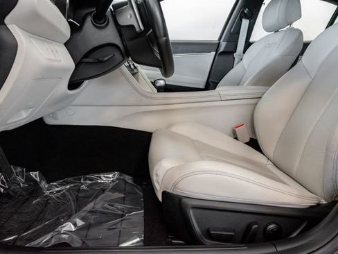 Used 2025 Genesis G70 2.5T AWD/4WD image 11