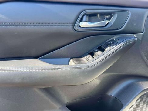 Used 2023 Nissan Rogue SV w/ SV Premium B Package image 18