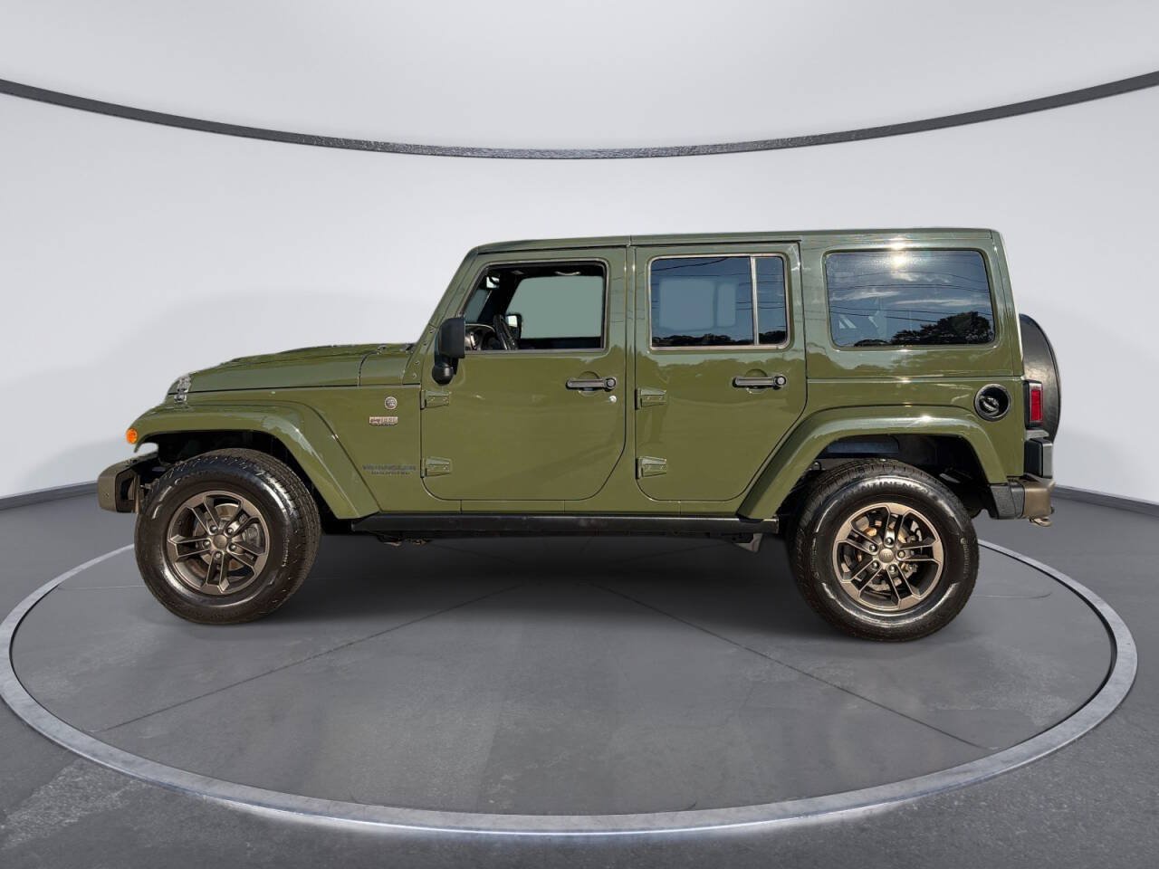 Used 2016 Jeep Wrangler Unlimited Sahara AWD/4WD image 2