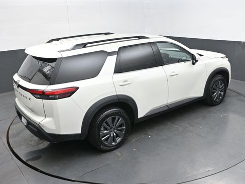 Used 2024 Nissan Pathfinder SV image 38
