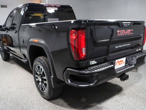 Used 2023 GMC Sierra 2500 AT4 w/ AT4 Preferred Package AWD/4WD image 9