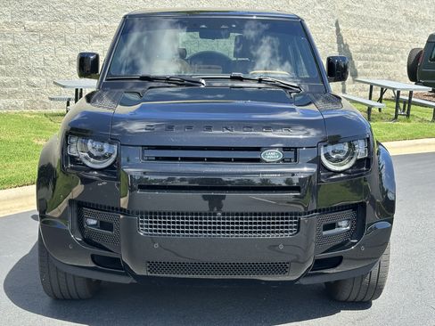 Certified 2024 Land Rover Defender 90 V8 AWD/4WD image 10