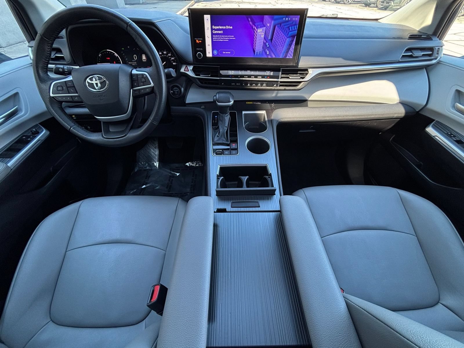Used 2025 Toyota Sienna XLE FWD image 35