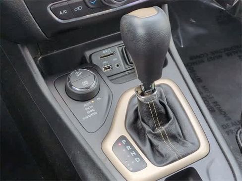 Used 2015 Jeep Cherokee Latitude w/ Comfort/Convenience Group image 30