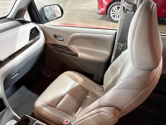 Certified 2020 Toyota Sienna XLE FWD image 25