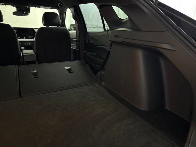 Used 2024 Chevrolet Trax RS FWD image 14
