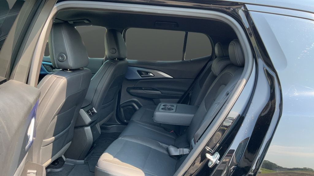 Certified 2024 Chevrolet Equinox EV LT FWD image 19