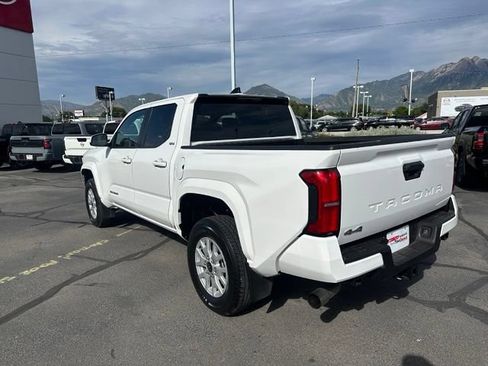 Used 2024 Toyota Tacoma SR5 AWD/4WD image 8