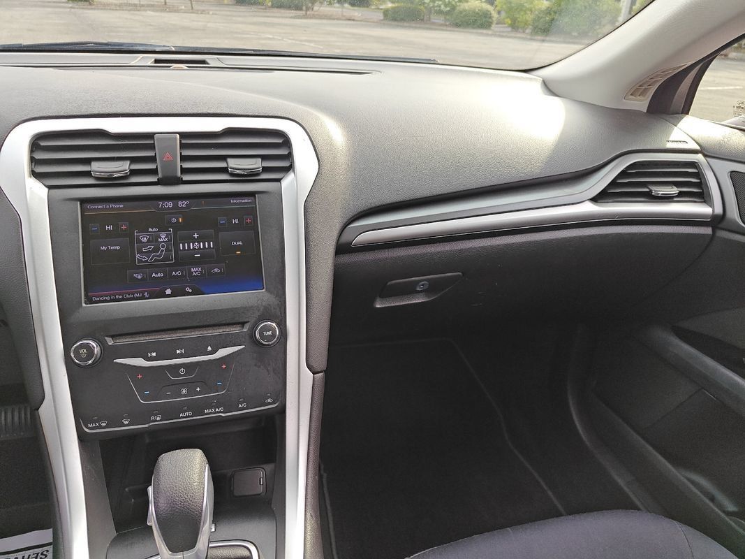 Used 2013 Ford Fusion SE FWD image 21