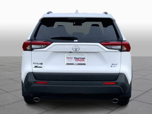Used 2025 Toyota RAV4 XLE image 4