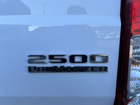 Used 2025 RAM ProMaster 2500 w/ Convenience Group FWD image 9