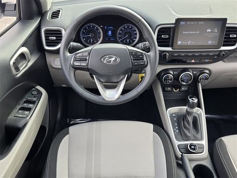 Certified 2022 Hyundai Venue SEL image 13