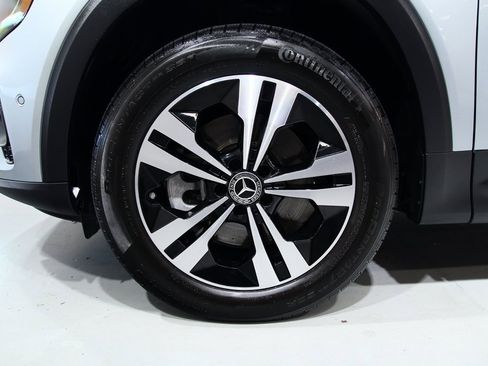 Used 2025 Mercedes-Benz GLB 250 4MATIC image 17