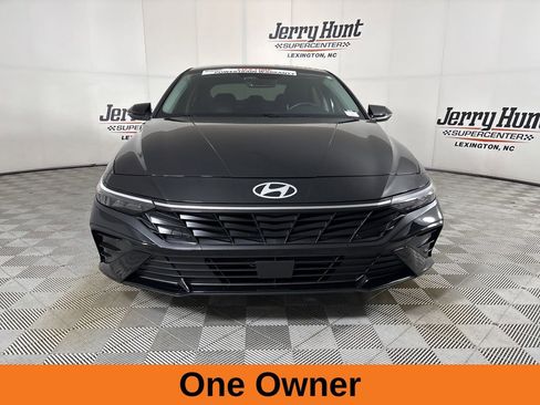 Used 2025 Hyundai Elantra Limited FWD image 3