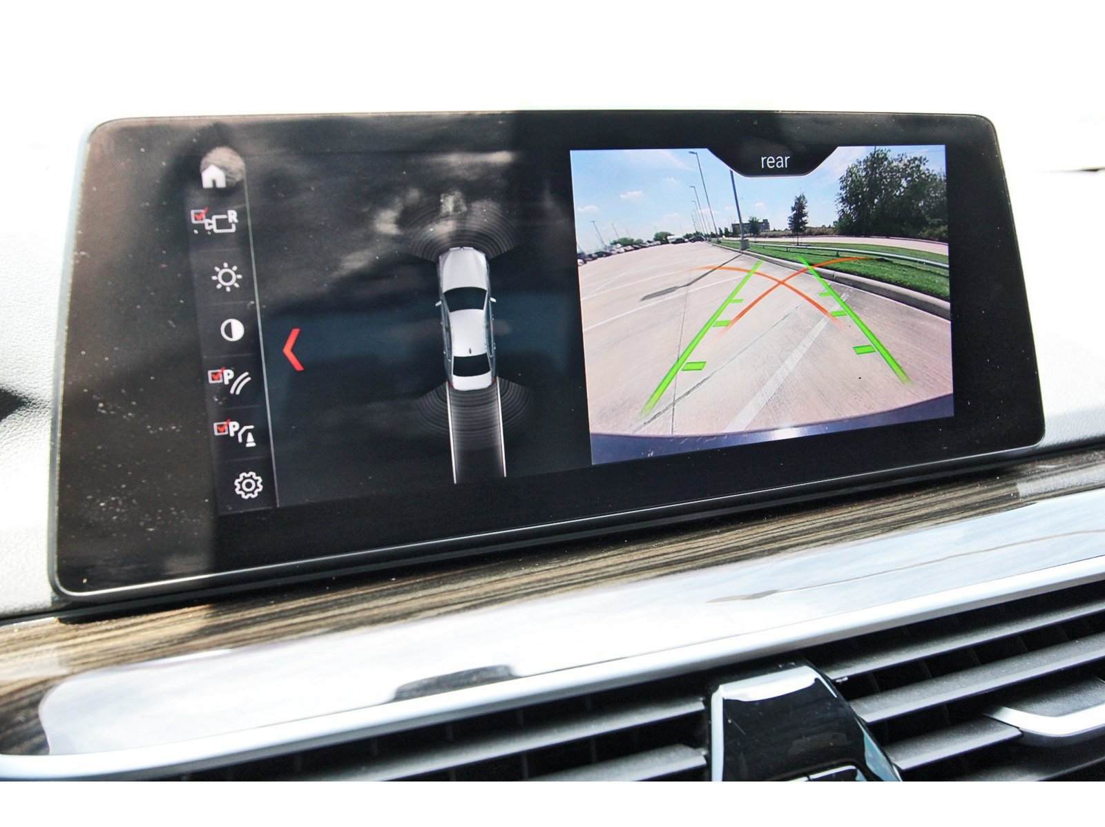 Used 2019 BMW 530e w/ Convenience Package RWD image 28