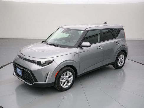 Used 2025 Kia Soul LX FWD image 9