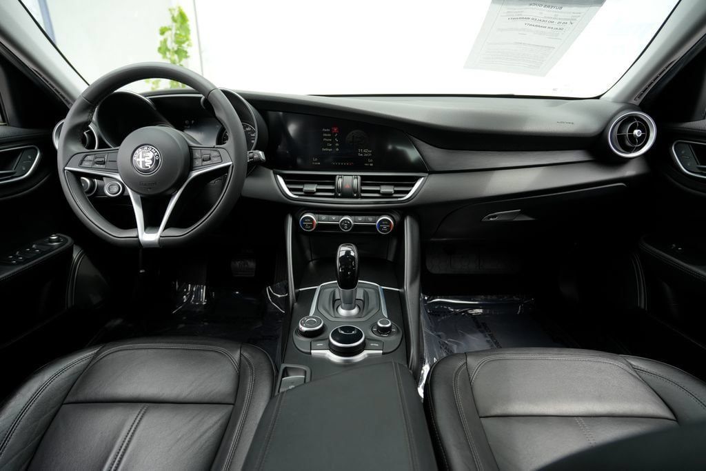 Used 2017 Alfa Romeo Giulia AWD image 46
