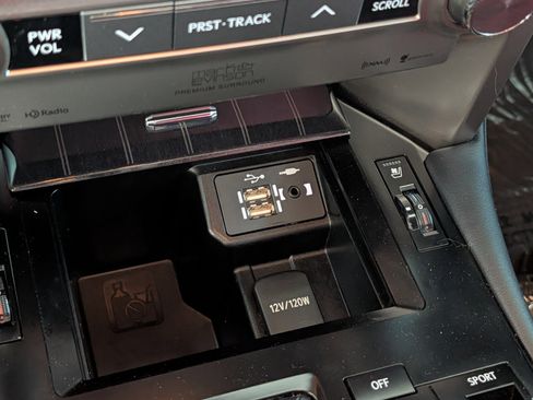 Used 2021 Lexus GX 460 Luxury w/ Accessory Package image 29